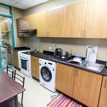 Small Budget Rooms For 'Girls' Only In Dubai, Marina エクステリア 写真
