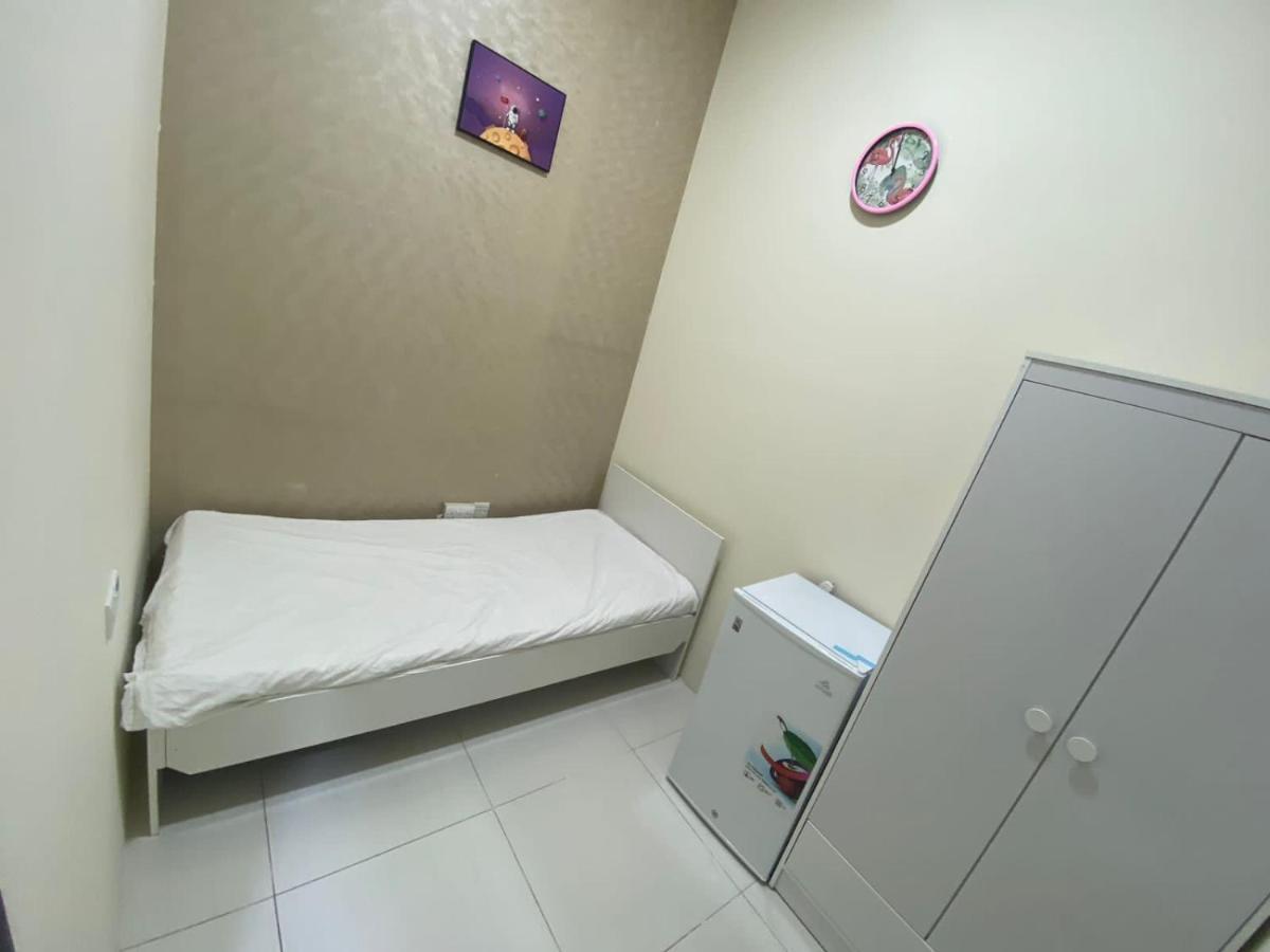 Small Budget Rooms For 'Girls' Only In Dubai, Marina エクステリア 写真