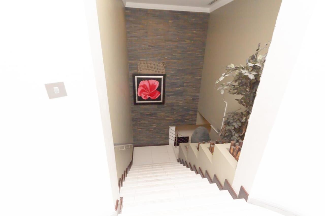 Small Budget Rooms For 'Girls' Only In Dubai, Marina エクステリア 写真