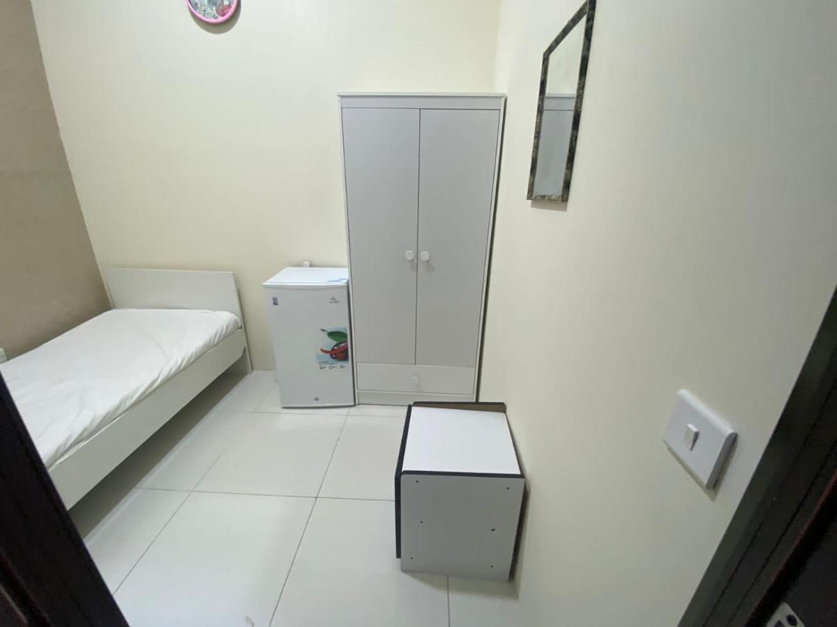 Small Budget Rooms For 'Girls' Only In Dubai, Marina エクステリア 写真