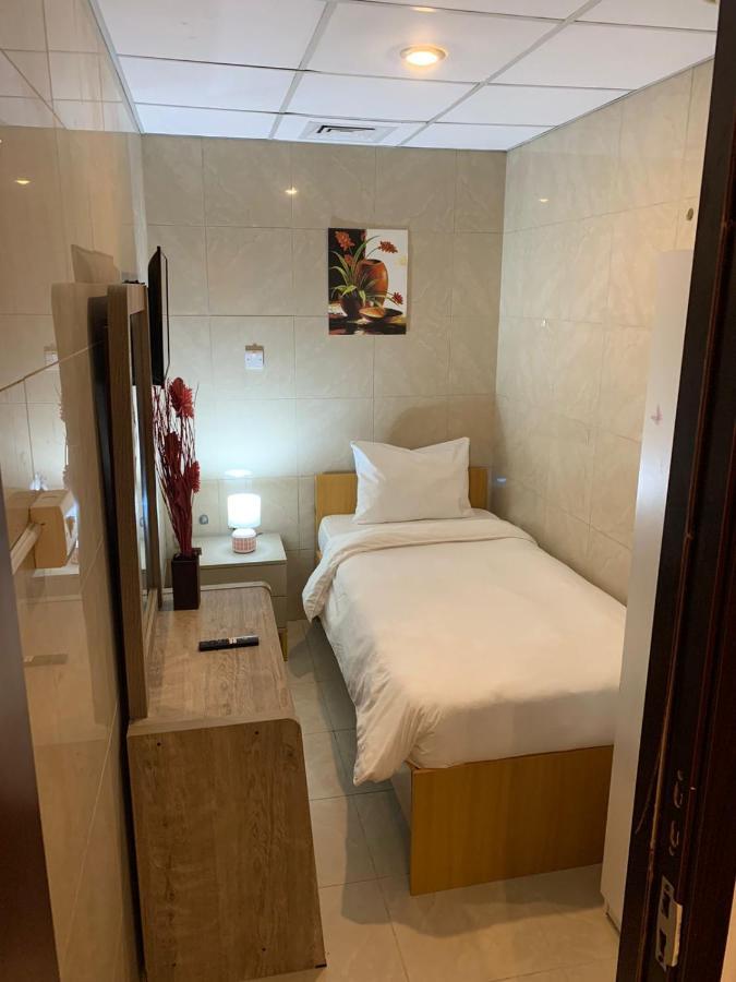 Small Budget Rooms For 'Girls' Only In Dubai, Marina エクステリア 写真