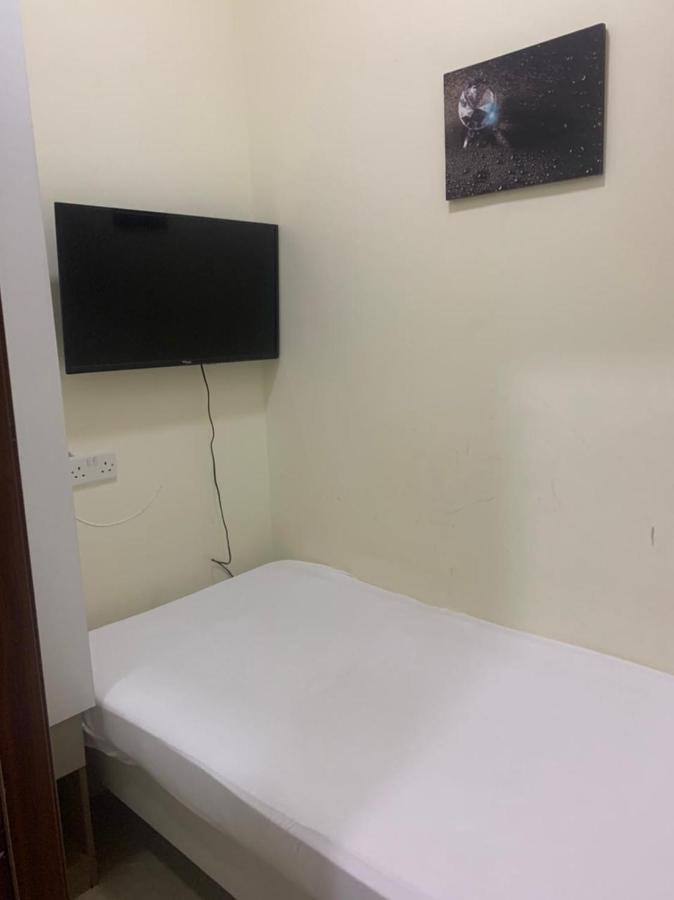 Small Budget Rooms For 'Girls' Only In Dubai, Marina エクステリア 写真