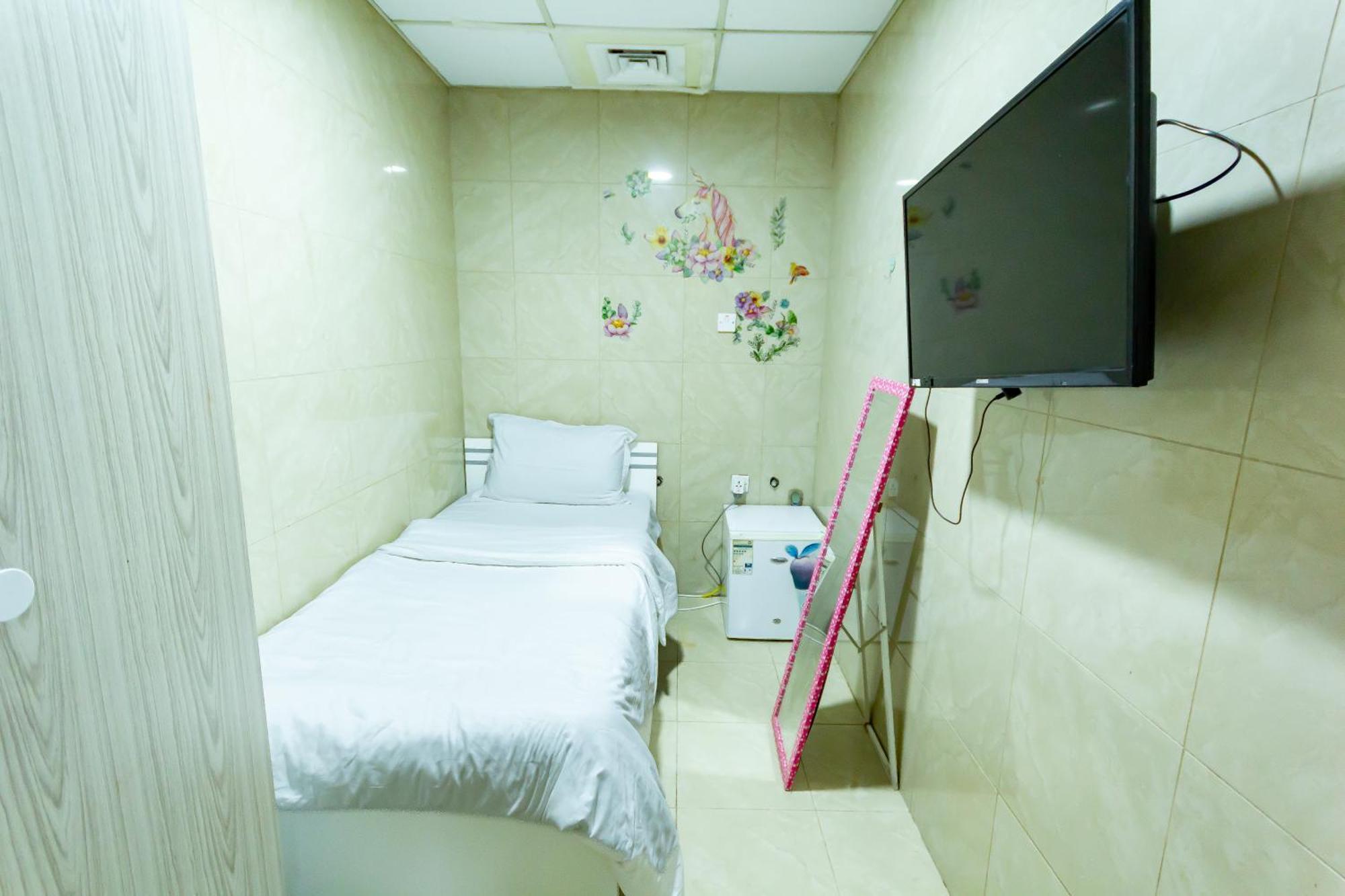 Small Budget Rooms For 'Girls' Only In Dubai, Marina エクステリア 写真