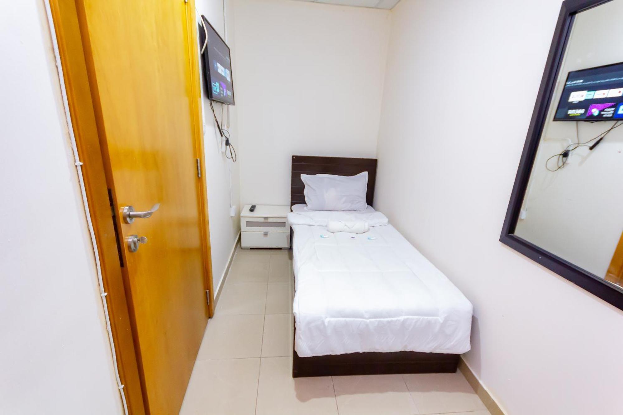 Small Budget Rooms For 'Girls' Only In Dubai, Marina エクステリア 写真