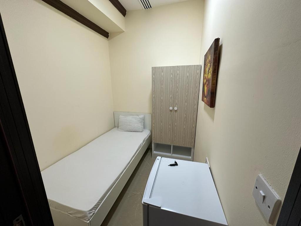Small Budget Rooms For 'Girls' Only In Dubai, Marina エクステリア 写真