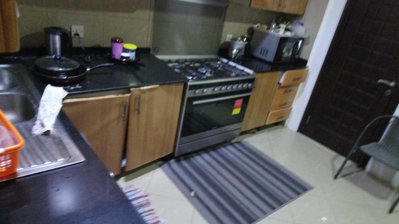 Small Budget Rooms For 'Girls' Only In Dubai, Marina エクステリア 写真